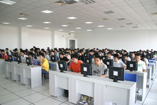 陳洪視察本科生計算機基本技能培訓與測試考場 強調(diào)夯實信息技術(shù)基礎(chǔ)
